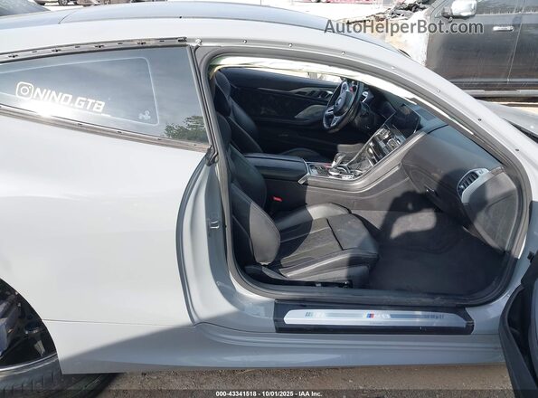 WBSAE0C05LCD81067 2020 BMW M8 Gray Вид салону спереду