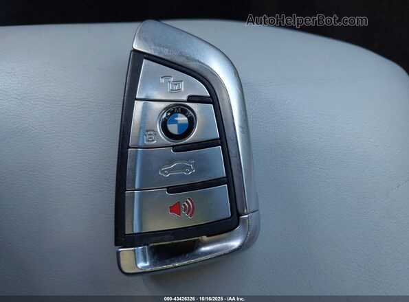 WBSAE0C0XLCD94929 2020 BMW M8 Серый Вид панели приборов