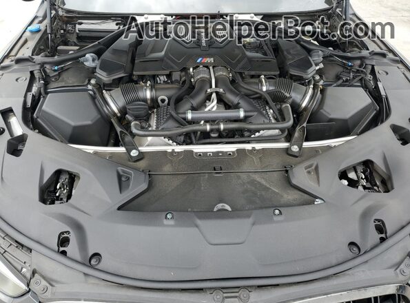 WBSGV0C0XNCJ05560 2022 BMW M8 Gray Widok komory silnika