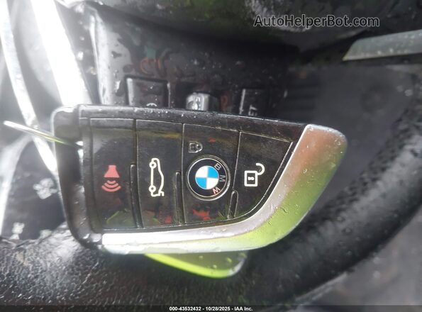 WBXYJ1C01M5T38147 2021 BMW X2 White Вид панелі приладів