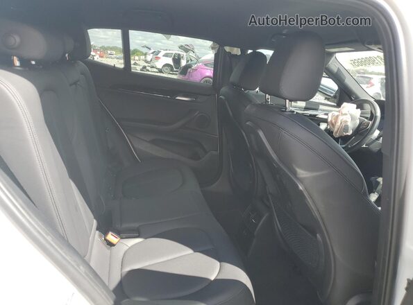 WBXYJ3C37JEP76558 2018 BMW X2 White Вид задньої частини салону