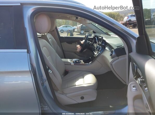 WDC0G4KB6GF104303 2016 MERCEDES-BENZ GLC 300 Light Blue Вид салона спереди