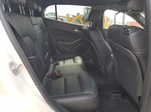 WDCTG4EB1GJ193560 2016 MERCEDES-BENZ GLA Белый Вид задних сидений