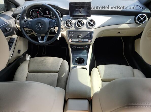 WDCTG4EB1JJ460963 2018 MERCEDES-BENZ GLA White Առջևի վահանակի տեսք