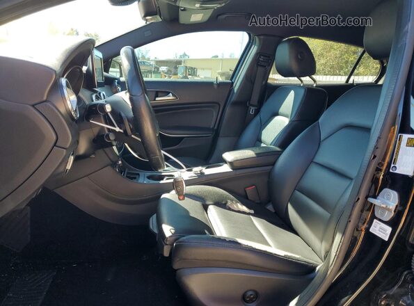 WDCTG4EB2HJ297301 2017 MERCEDES-BENZ GLA-CLASS Black Widok deski rozdzielczej