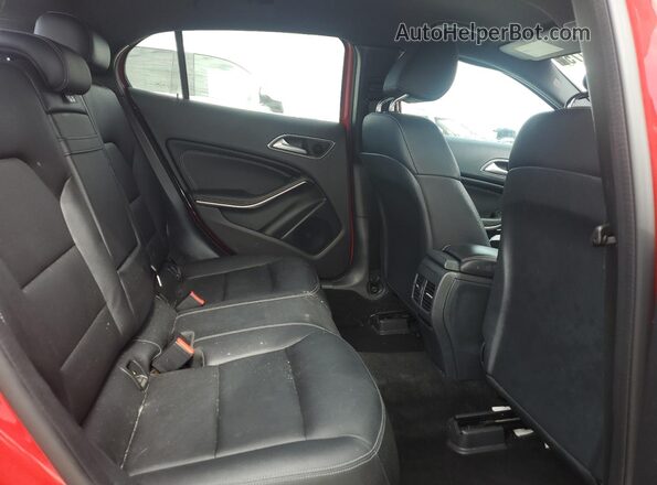WDCTG4EB3HJ318933 2017 MERCEDES-BENZ GLA Красный Вид задней части салона