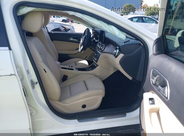 WDCTG4EB3KJ636767 2019 MERCEDES-BENZ GLA 250 Белый Вид салона спереди