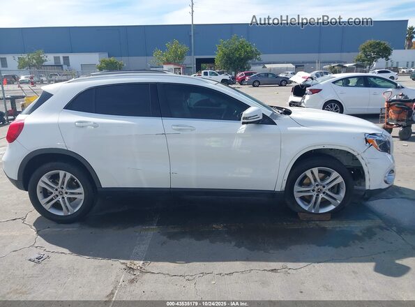 WDCTG4EB3KJ636767 2019 MERCEDES-BENZ GLA 250 Белый Вид задней части салона