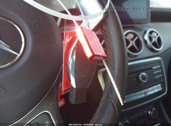 WDCTG4EB7JJ414425 2018 MERCEDES-BENZ GLA 250 Черный Вид панели приборов