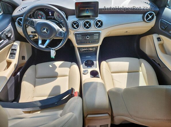 WDCTG4EB9HJ355677 2017 MERCEDES-BENZ GLA Black Widok deski rozdzielczej