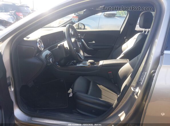 WDD3G4EB7KW020486 2019 MERCEDES-BENZ A 220 Серый Вид салона спереди