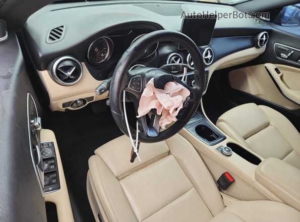 WDDSJ4EB0HN421910 2017 MERCEDES-BENZ CLA-CLASS Black Widok deski rozdzielczej
