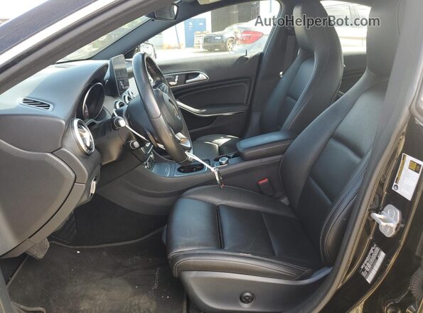 WDDSJ4EB0HN486045 2017 MERCEDES-BENZ CLA-CLASS Черный Вид салона спереди