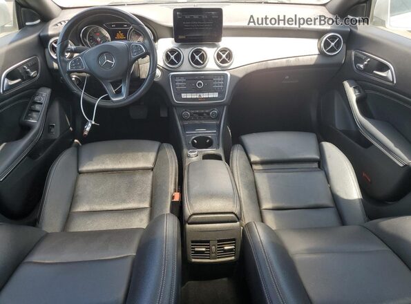 WDDSJ4EB9HN466523 2017 MERCEDES-BENZ CLA-CLASS Silver Vista del salpicadero