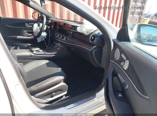 WDDZF4JB0KA622128 2019 MERCEDES-BENZ E-CLASS Белый Вид салона спереди