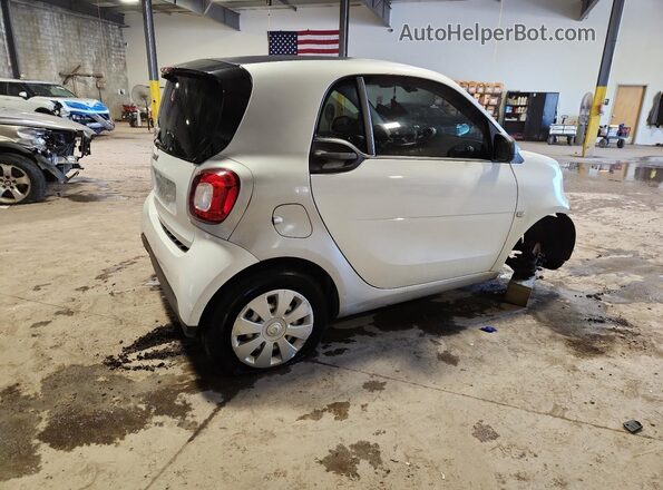 WMEFJ5DA9GK127823 2016 SMART FORTWO Серебряный Задняя правая четверть