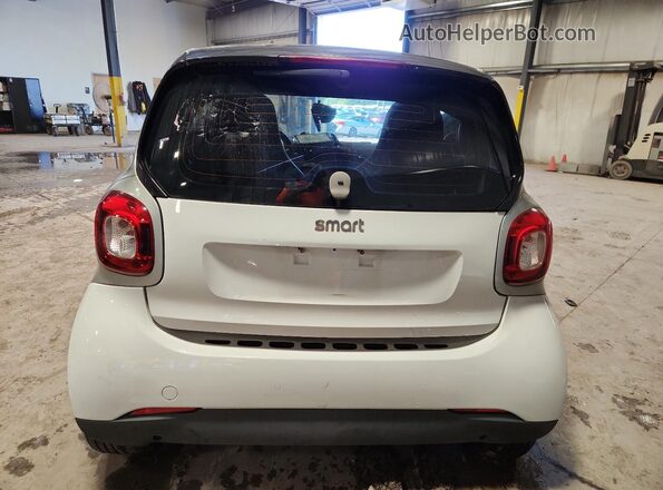 WMEFJ5DA9GK127823 2016 SMART FORTWO Серебряный Вид сзади