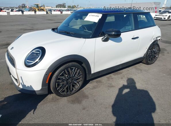WMW13GD00S2W45606 2025 MINI HARDTOP Белый Передняя левая четверть