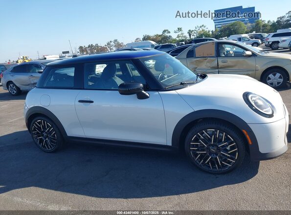 WMW13GD00S2W45606 2025 MINI HARDTOP Белый Вид задней части салона