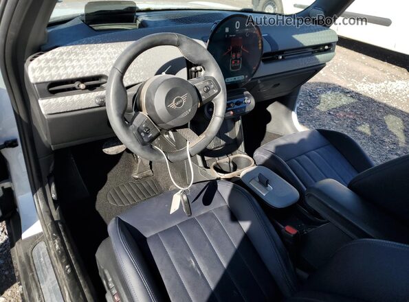 WMW23GD06S2W15174 2025 MINI COOPER Белый Вид панели приборов