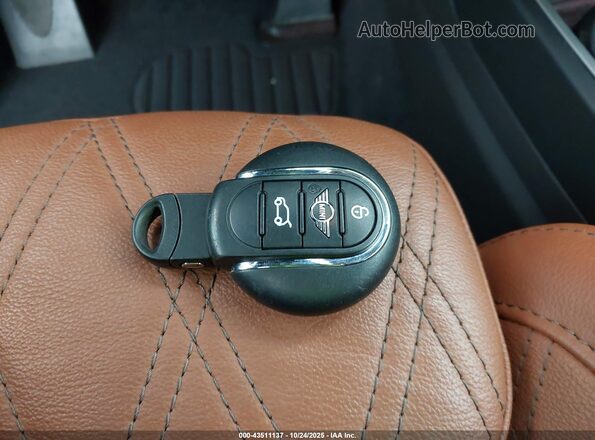 WMZ83BR00P3P85704 2023 MINI COUNTRYMAN Зеленый Вид панели приборов