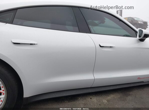 WP0AB2Y14LSA50175 2020 PORSCHE TAYCAN Белый Вид задней части салона