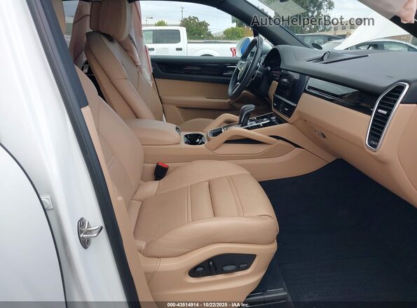 WP1AA2AY0NDA06204 2022 PORSCHE CAYENNE Белый Вид салона спереди