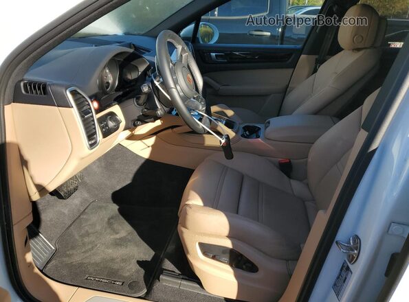 WP1AA2AY8PDA04901 2023 PORSCHE CAYENNE White Vista interior delantera