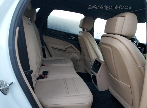 WP1AA2AY8PDA04901 2023 PORSCHE CAYENNE White Vista interior trasera