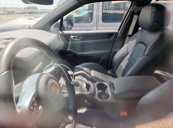 WP1AB2AY6PDA14842 2023 PORSCHE CAYENNE Черный Вид салона спереди
