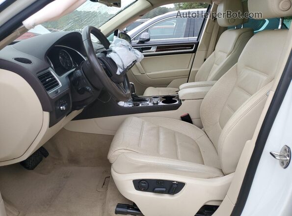 WVGEF9BP7GD011014 2016 VOLKSWAGEN TOUAREG Белый Вид салона спереди