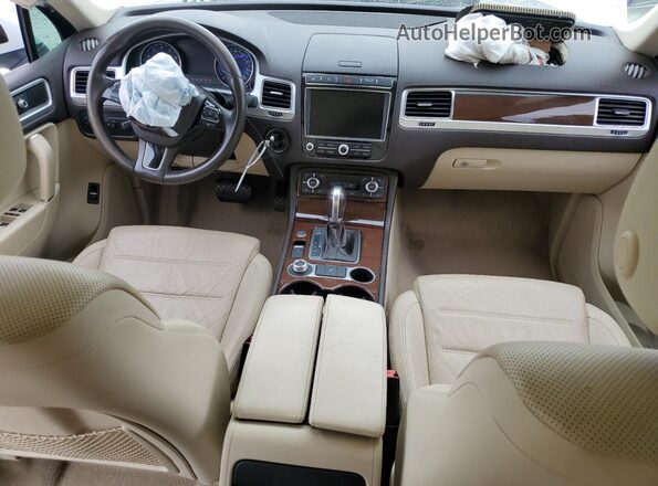 WVGEF9BP7GD011014 2016 VOLKSWAGEN TOUAREG Белый Вид панели приборов