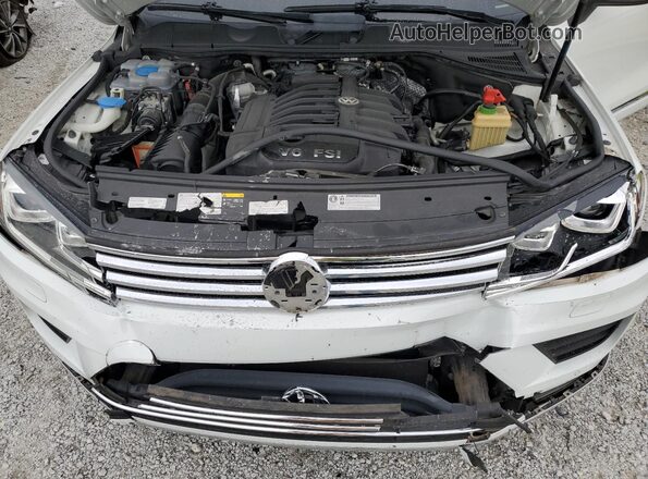WVGEF9BP7GD011014 2016 VOLKSWAGEN TOUAREG Белый Вид подкапотного пространства
