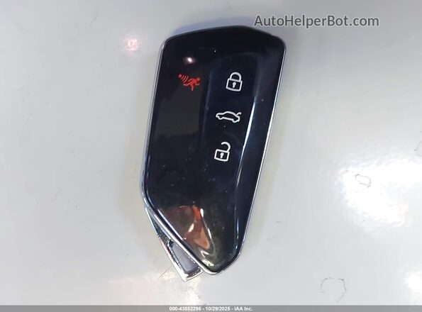 WVWEB7CD8RW231200 2024 VOLKSWAGEN GOLF Синий Вид панели приборов