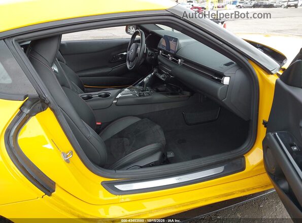 WZ1DB2C07MW042060 2021 TOYOTA GR SUPRA Yellow Вид салону спереду