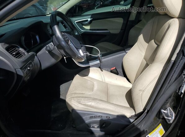 YV140MELXJ2389290 2018 VOLVO V60 Черный Вид салона спереди