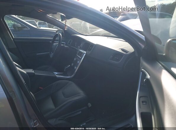 YV140MTL8J2450624 2018 VOLVO S60 Серый Вид салона спереди