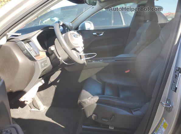 YV4102RKXM1698134 2021 VOLVO XC60 Серебряный Вид салона спереди