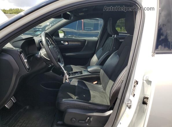 YV4162UM3M2405076 2021 VOLVO XC40 Белый Вид салона спереди