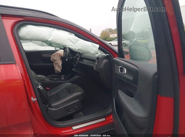 YV4AC2HM1M2481544 2021 VOLVO XC40 Red Front interior view