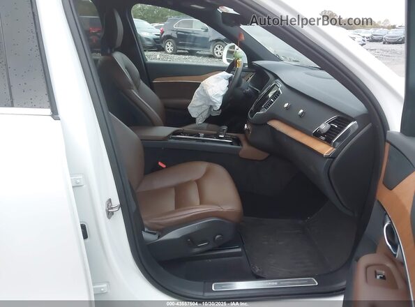 YV4BR0CZ1N1790674 2022 VOLVO XC90 RECHARGE PLUG-IN HYBRID White Widok wnętrza z przodu