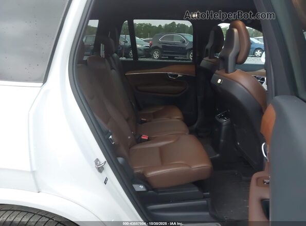YV4BR0CZ1N1790674 2022 VOLVO XC90 RECHARGE PLUG-IN HYBRID White Widok naklejki z numerem VIN