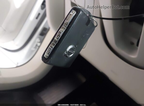 YV4H600L5N1828197 2022 VOLVO XC90 RECHARGE PLUG-IN HYBRID Белый Вид панели приборов