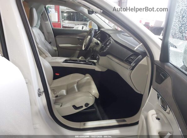 YV4H600L5N1828197 2022 VOLVO XC90 RECHARGE PLUG-IN HYBRID Белый Вид салона спереди