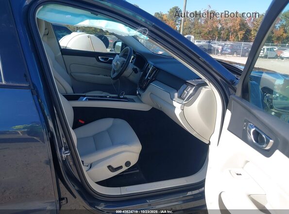 YV4H60RC6S1149019 2025 VOLVO XC60 PLUG-IN HYBRID Dark Blue Widok wnętrza z przodu