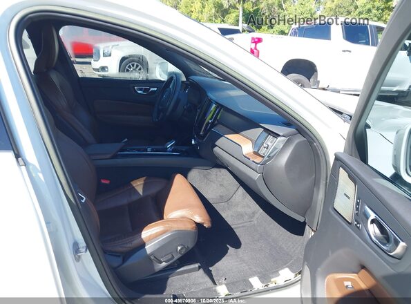 YV4L12DL2N1086453 2022 VOLVO XC60 Белый Вид салона спереди