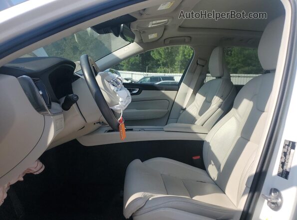 YV4L12RL9N1079833 2022 VOLVO XC60 Белый Вид салона спереди