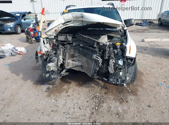 ZACNJDB17NPN97243 2022 JEEP RENEGADE White Front view