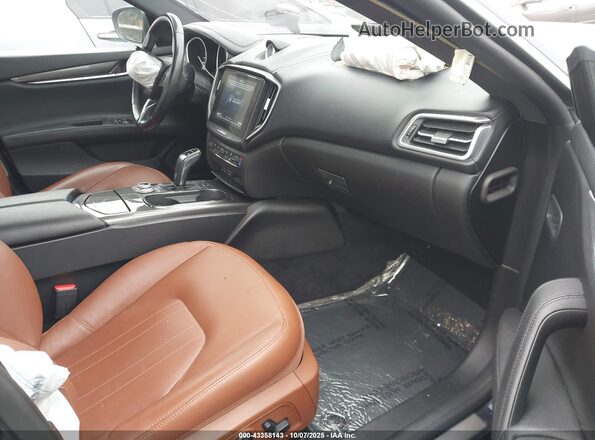 ZAM57XSA4K1325856 2019 MASERATI GHIBLI Dark Blue Вид салона спереди
