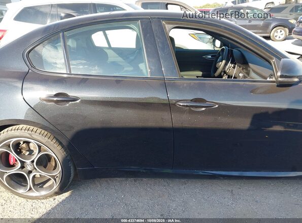 ZARFAMBN8R7681865 2024 ALFA ROMEO GIULIA Черный Панорамный вид салона 360°